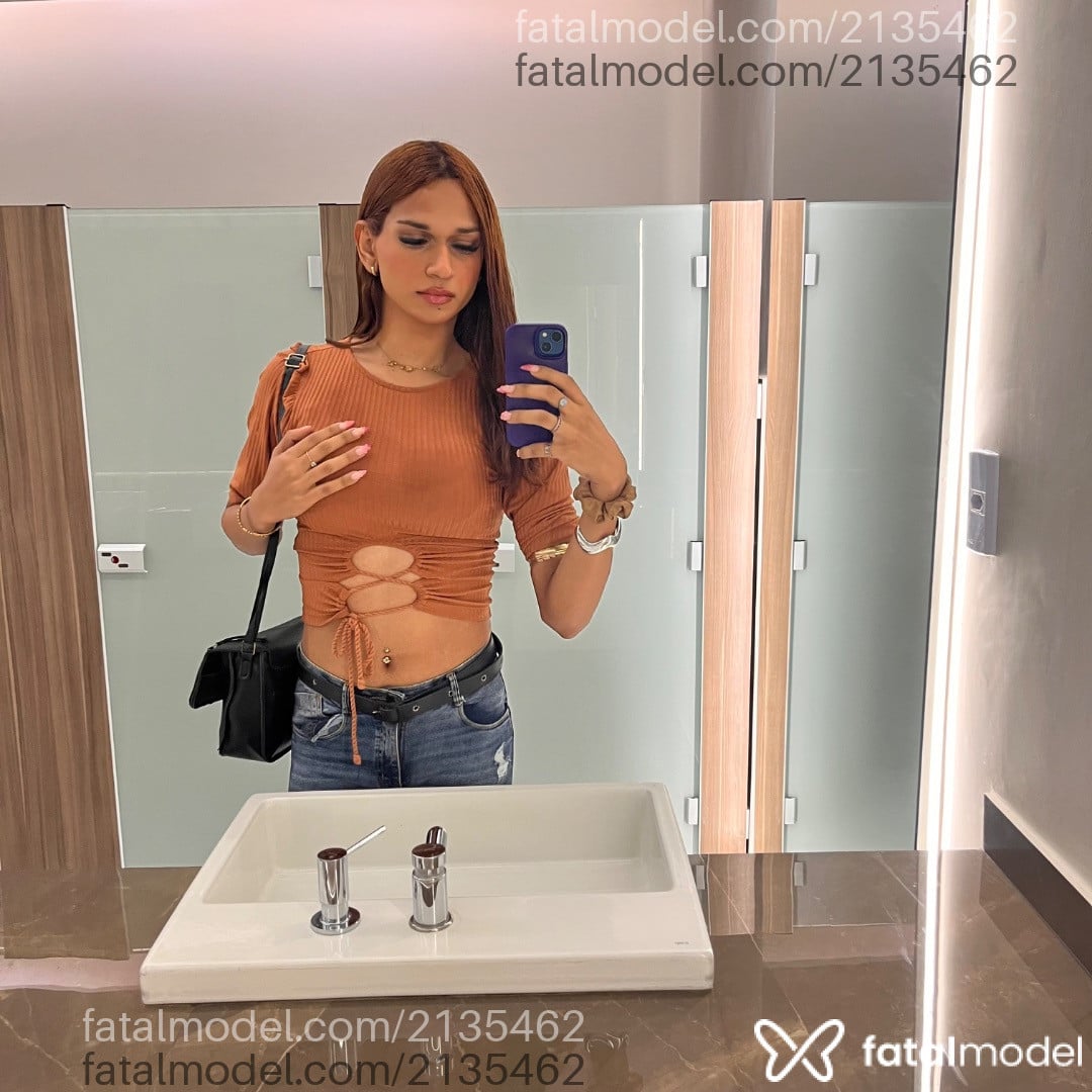 Acompanhante mulher trans ruiva (o) de olhos castanhos - Maria