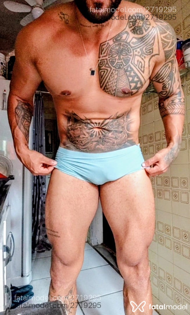 Acompanhante homem morena (o) de olhos castanhos - Turco