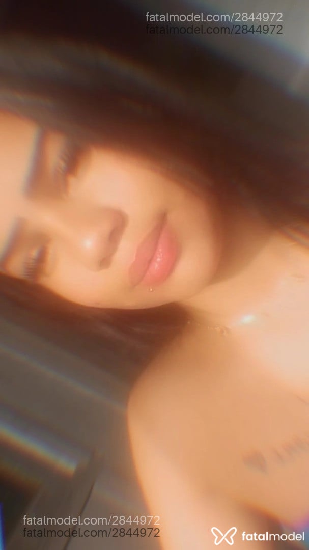 Acompanhante mulher morena (o) de olhos castanhos - Morena