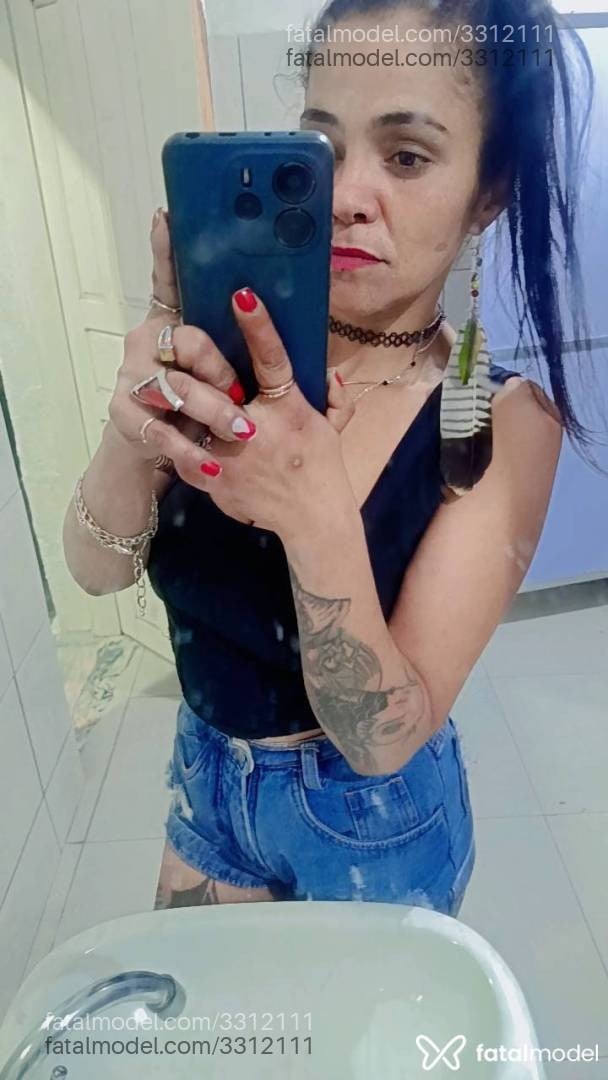 Acompanhante mulher morena (o) de olhos pretos - Melissa Mel