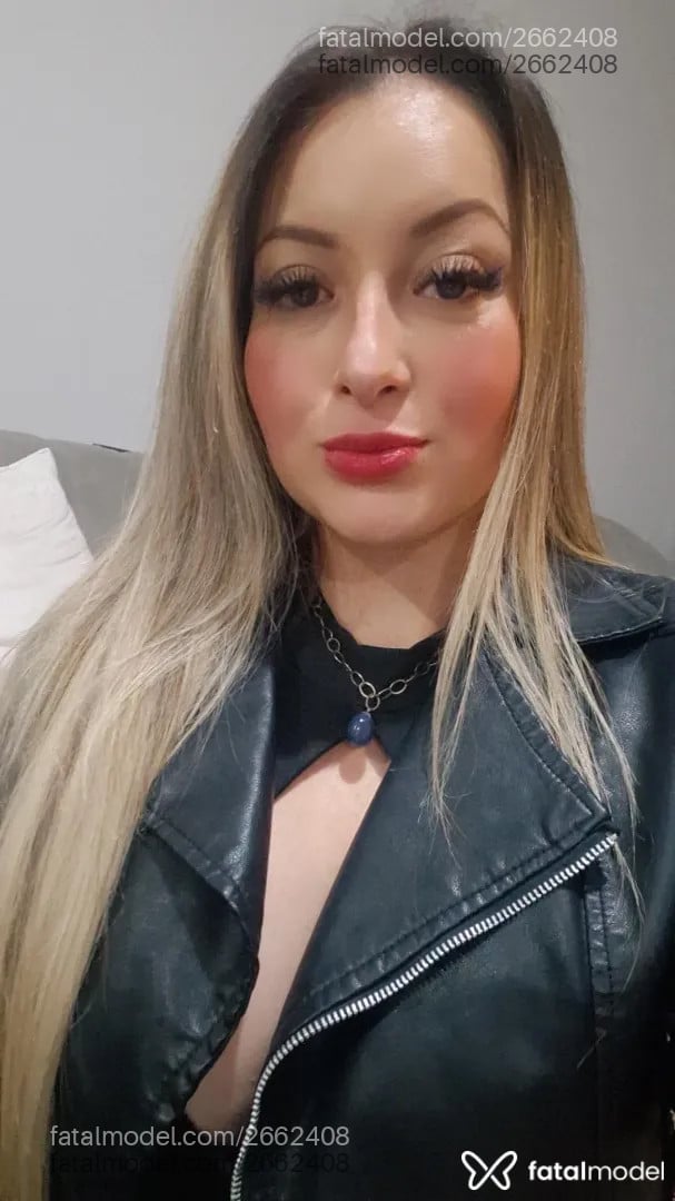 Acompanhante mulher loira (o) de olhos castanhos - Bruna Navarro