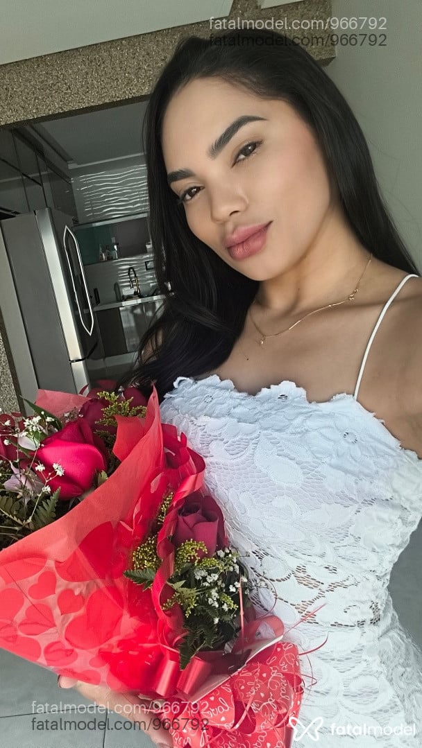 Acompanhante mulher com cabelo castanho de olhos castanhos - Lauren