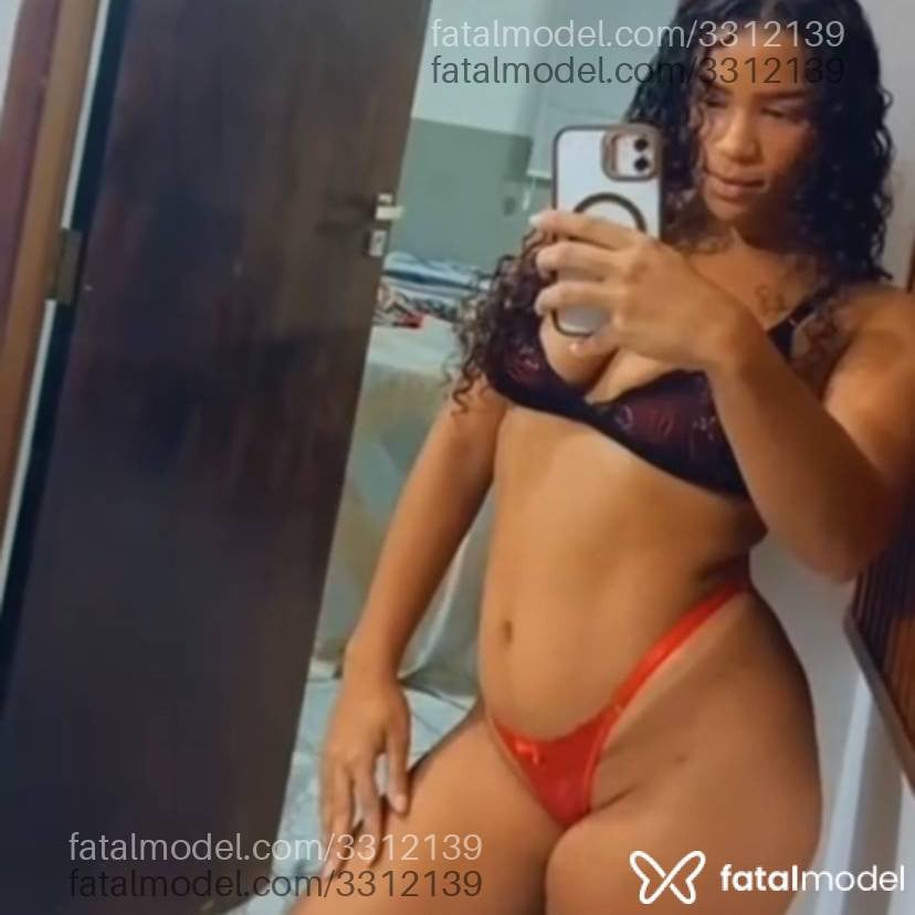 Acompanhante mulher morena (o) de olhos castanhos em Governador Valadares - Mirella
