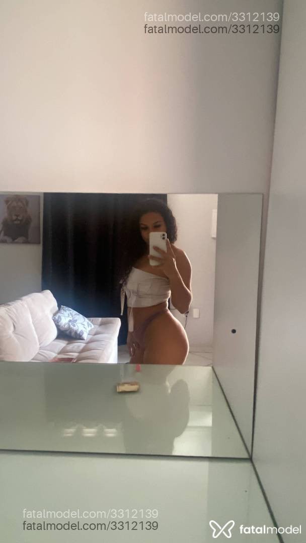 Acompanhante mulher morena (o) de olhos castanhos - Mirella