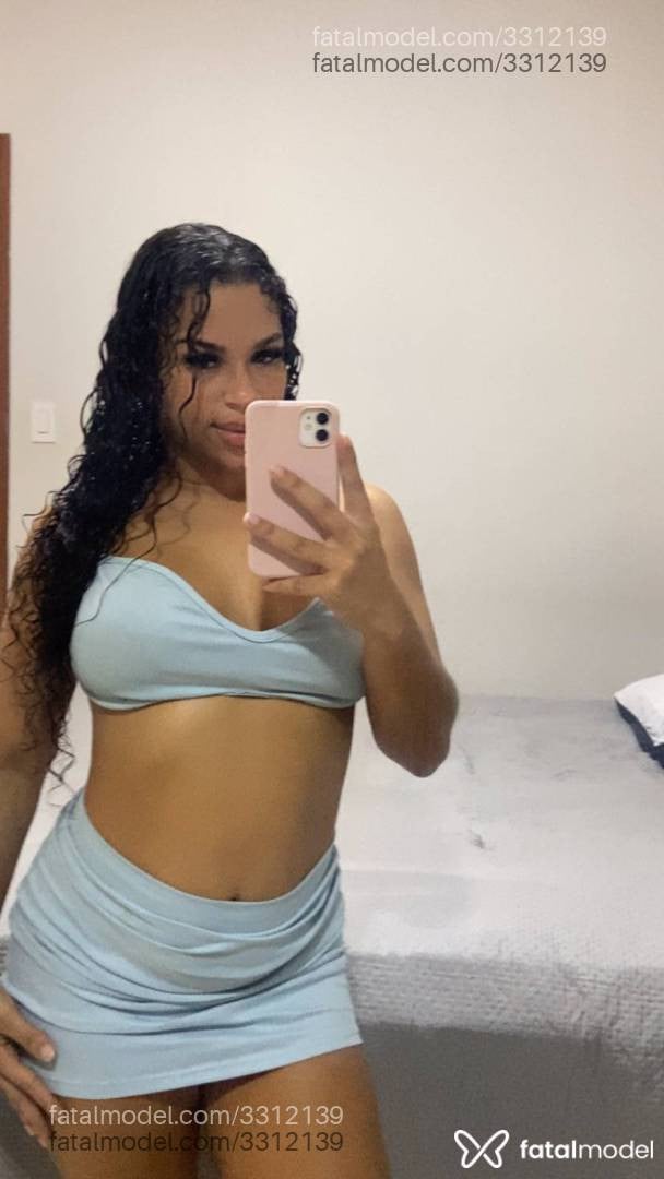 Acompanhante mulher morena (o) de olhos castanhos - Mirella