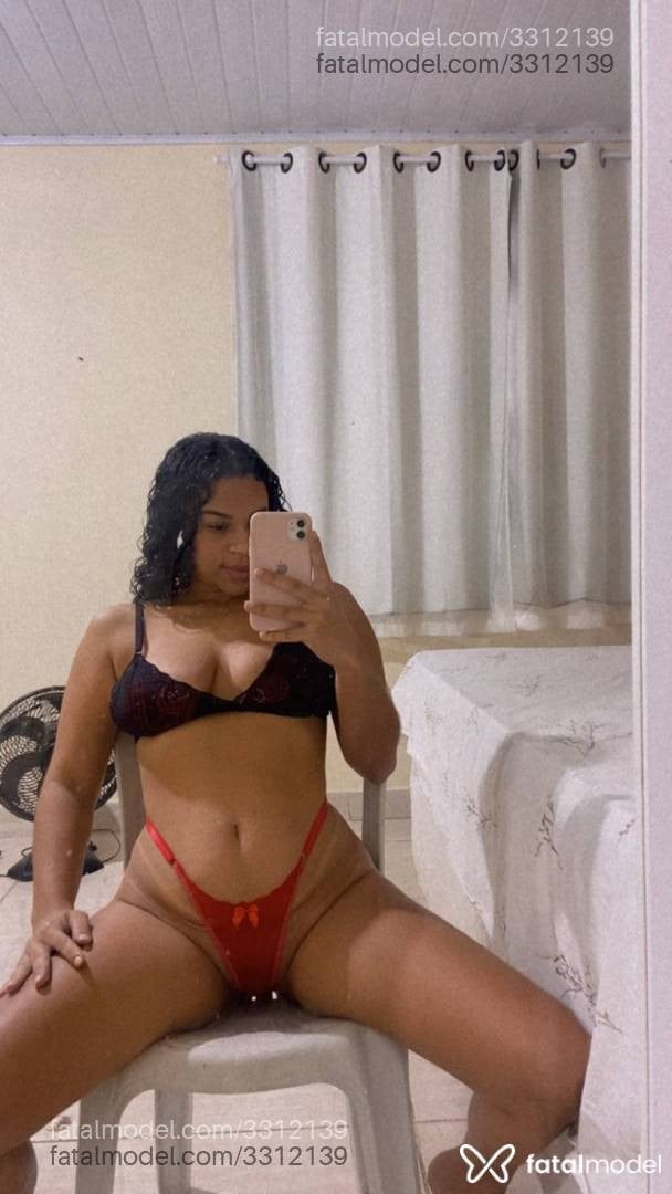 Acompanhante mulher morena (o) de olhos castanhos - Mirella