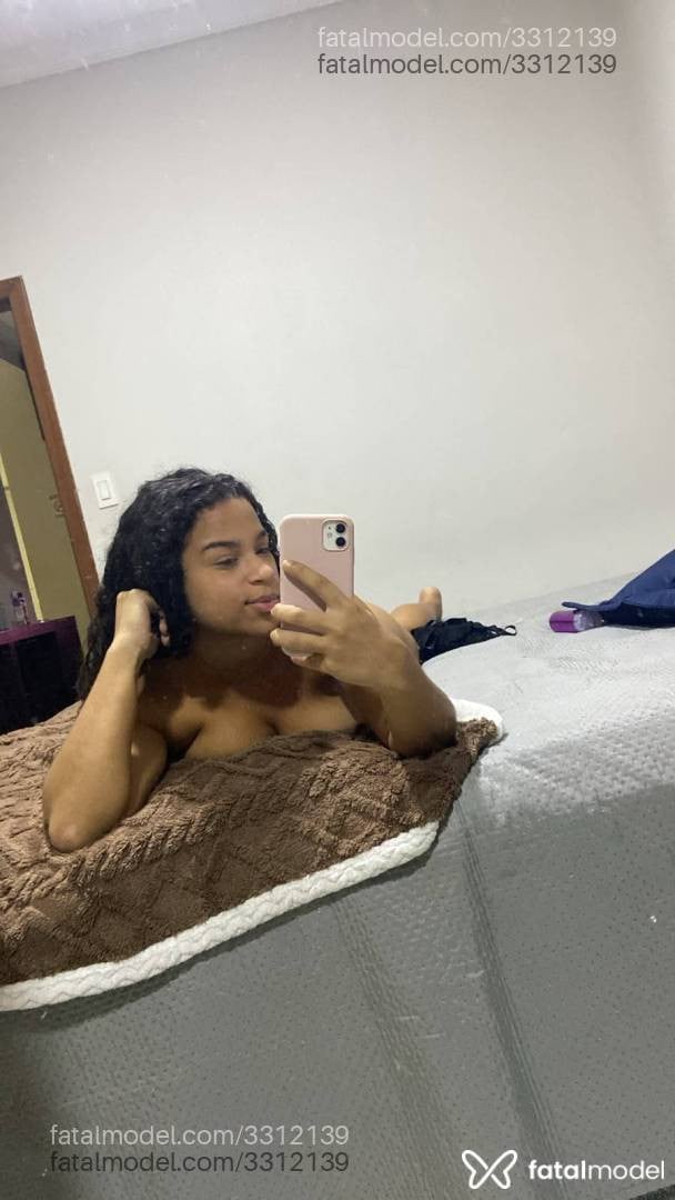 Acompanhante mulher morena (o) de olhos castanhos - Mirella