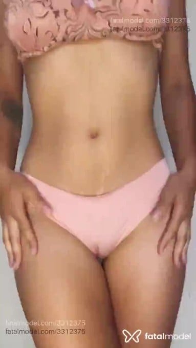 Acompanhante mulher com cabelo castanho de olhos pretos - Klara Fioli