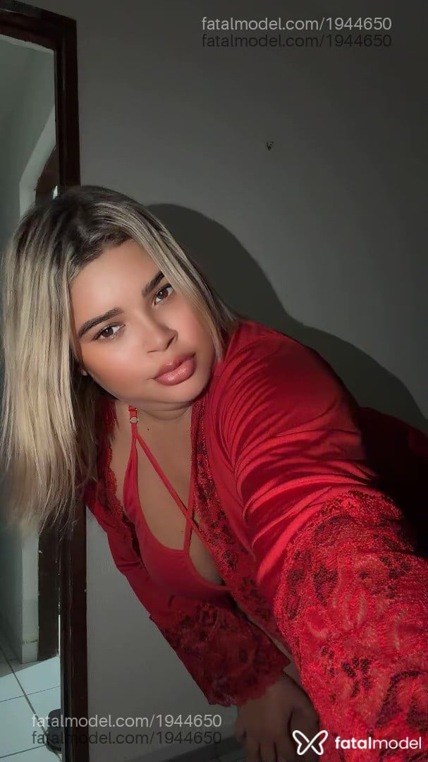 Acompanhante mulher com cabelo castanho de olhos castanhos - Daniella
