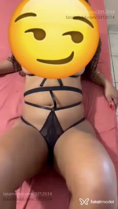 Acompanhante mulher com cabelo castanho de olhos pretos - Aninha Acompanhante mulher com cabelo castanho de olhos pretos - Aninha