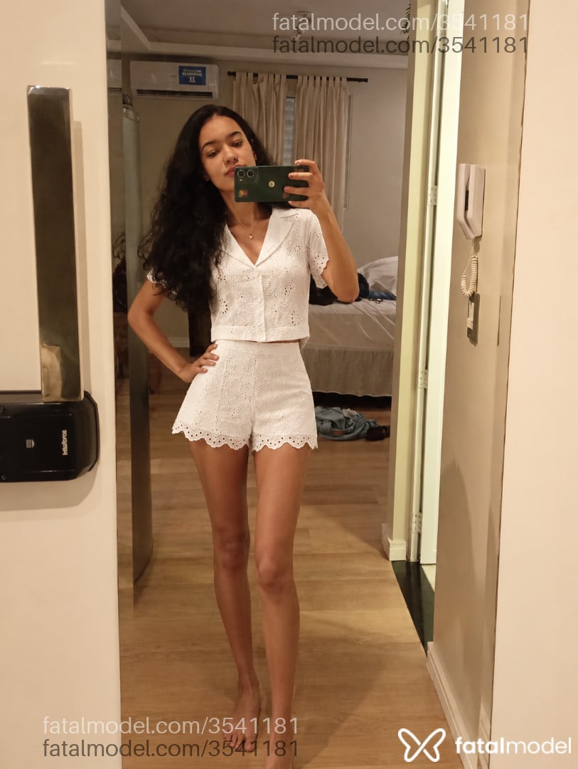 Acompanhante mulher morena (o) de olhos castanhos - Aline Cavalcante