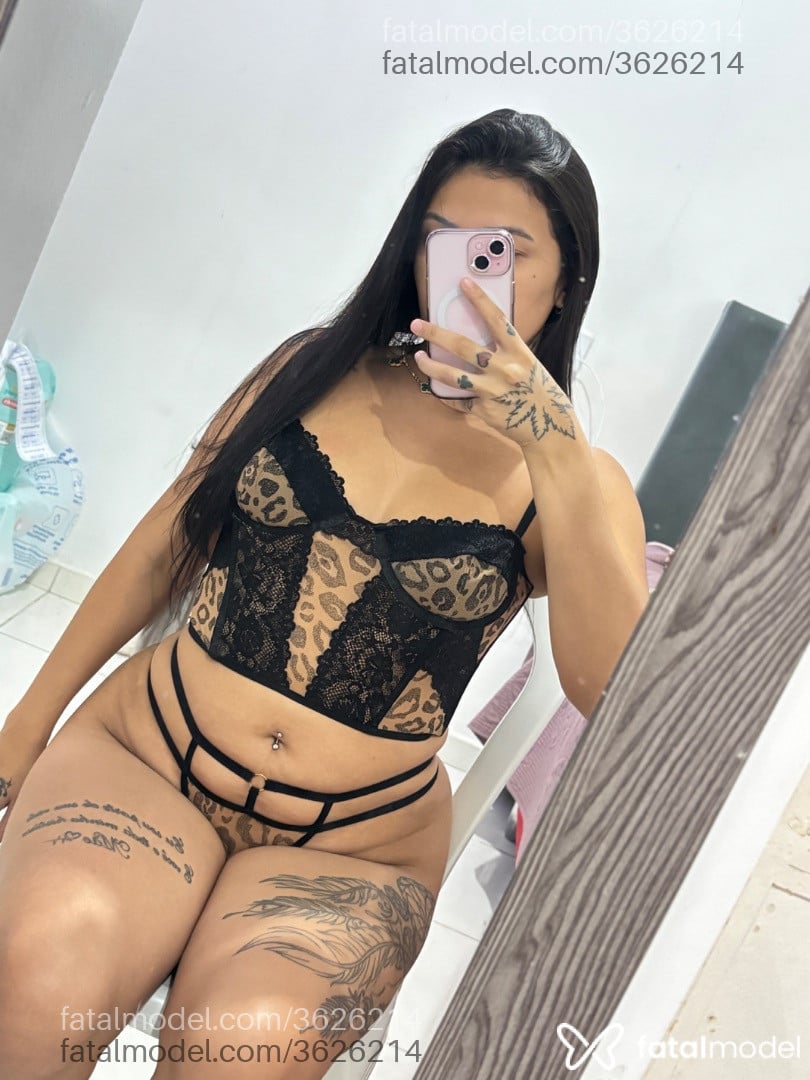 Acompanhante mulher morena (o) de olhos pretos - Raquel Miller