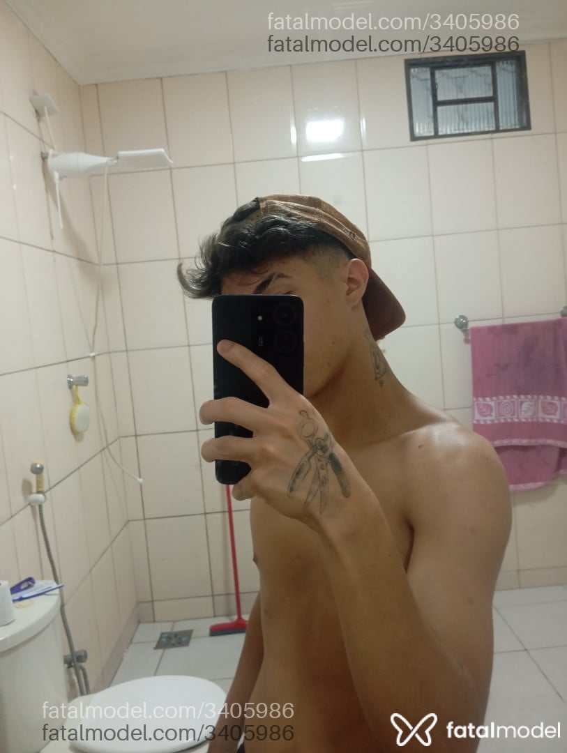 Acompanhante homem com cabelo castanho de olhos castanhos - Fernandes