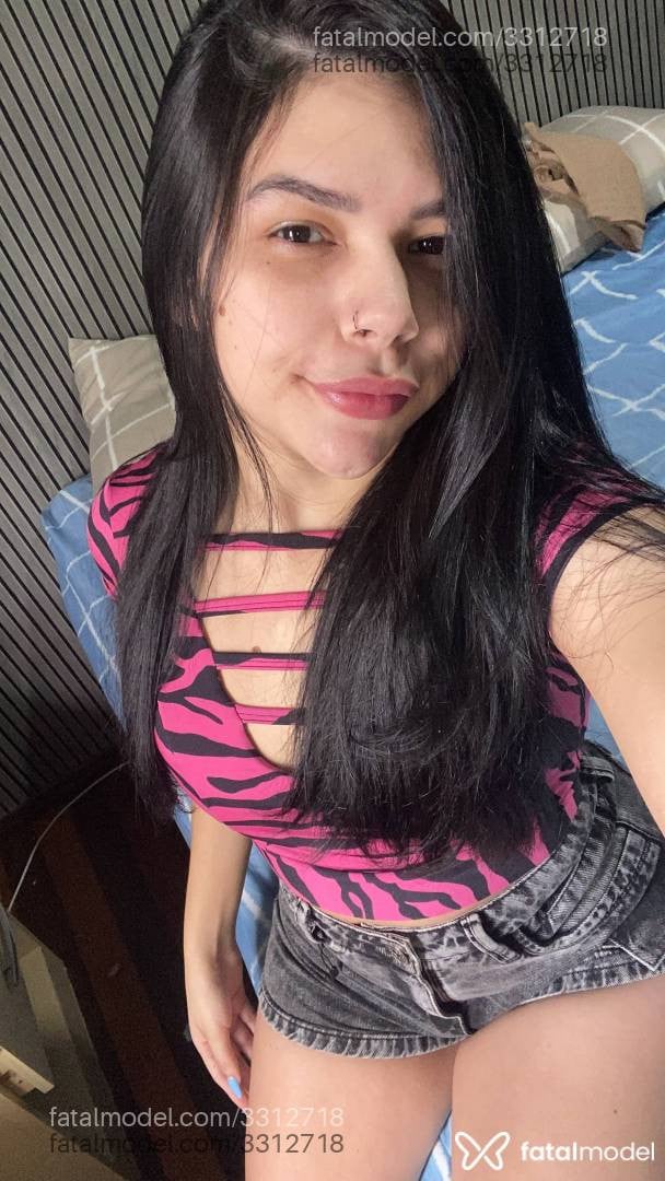 Acompanhante mulher morena (o) de olhos castanhos - Yasmin
