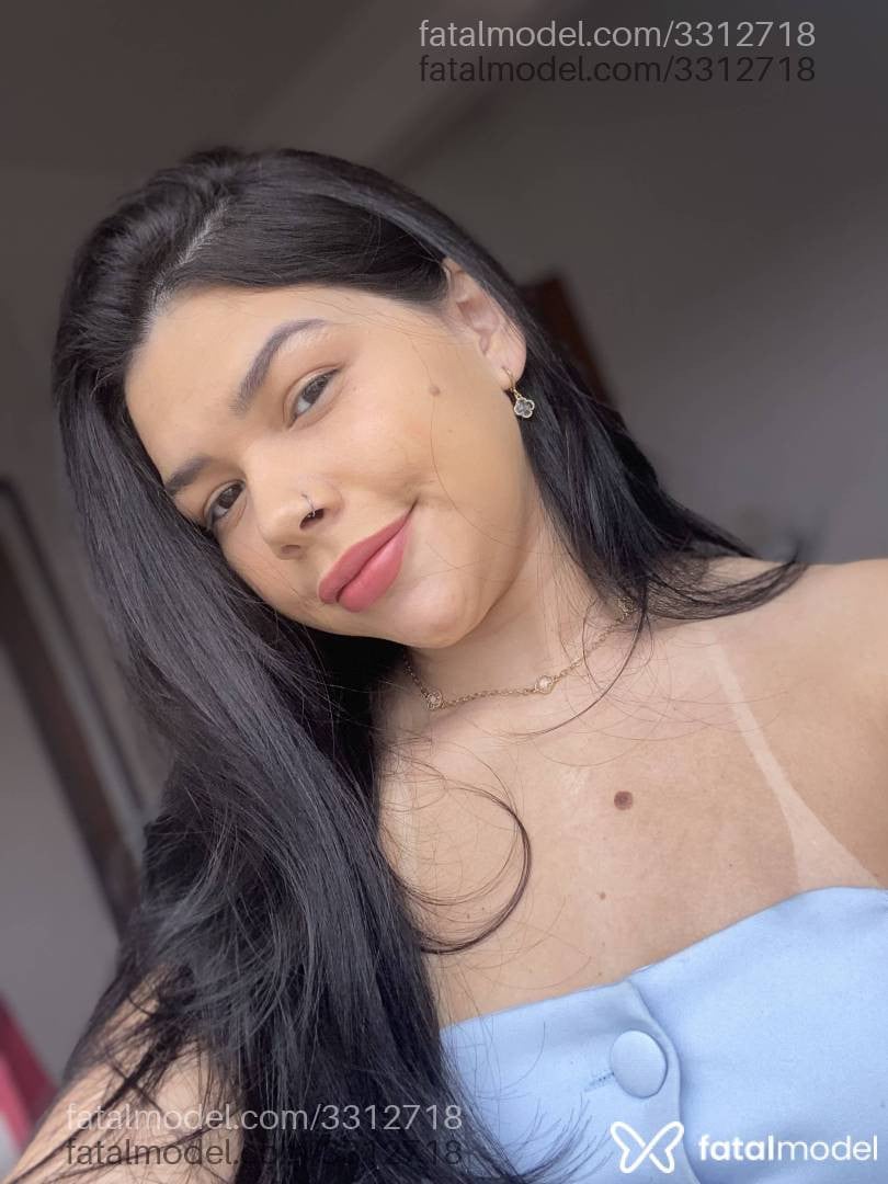 Acompanhante mulher morena (o) de olhos castanhos - Yasmin