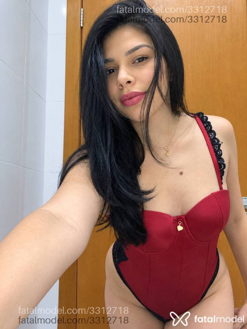 Acompanhante mulher morena (o) de olhos castanhos - Yasmin