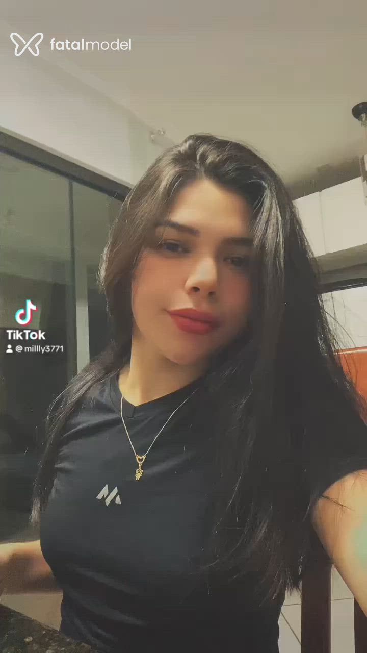 Acompanhante mulher morena (o) de olhos castanhos - Yasmin