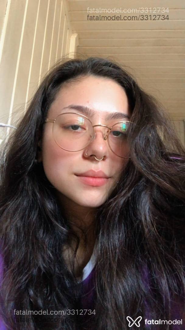 Acompanhante mulher com cabelo castanho de olhos castanhos - Alice Mizushima Acompanhante mulher com cabelo castanho de olhos castanhos - Alice Mizushima
