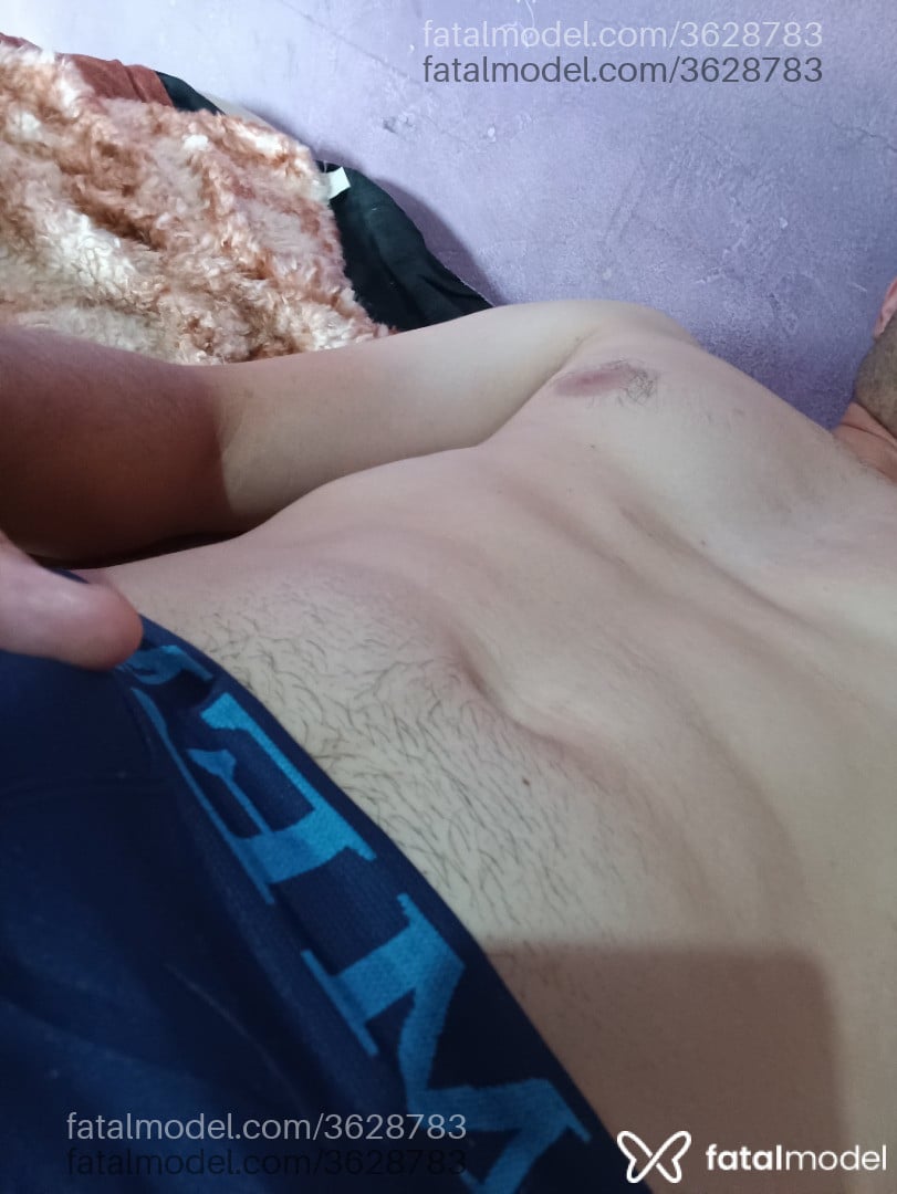 Acompanhante homem com cabelo castanho de olhos castanhos - Lekes