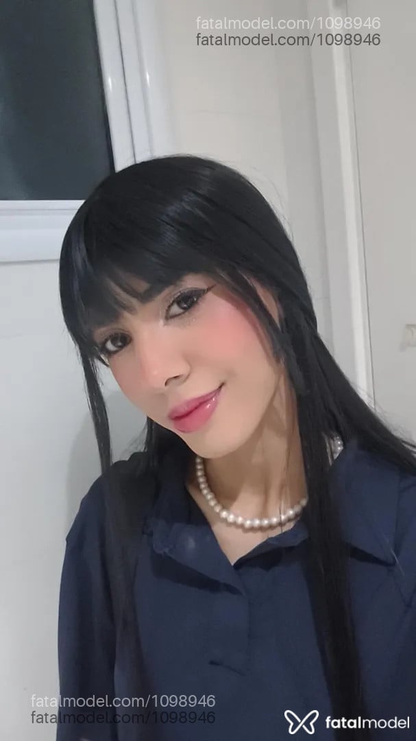 Acompanhante mulher loira (o) de olhos castanhos - Yumi
