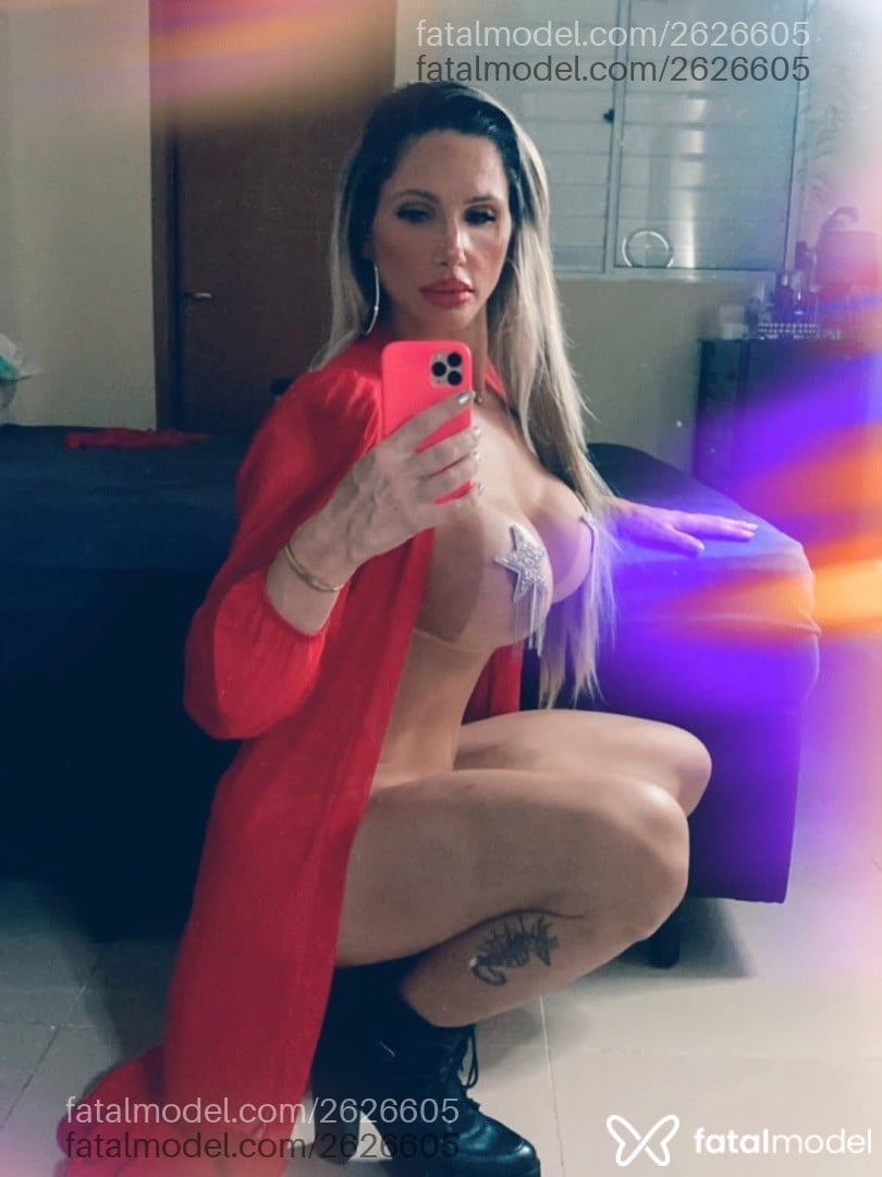 Acompanhante mulher loira (o) de olhos castanhos - Andressa