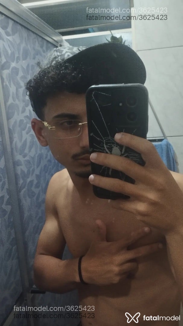 Acompanhante homem com cabelo castanho de olhos castanhos - Rafael
