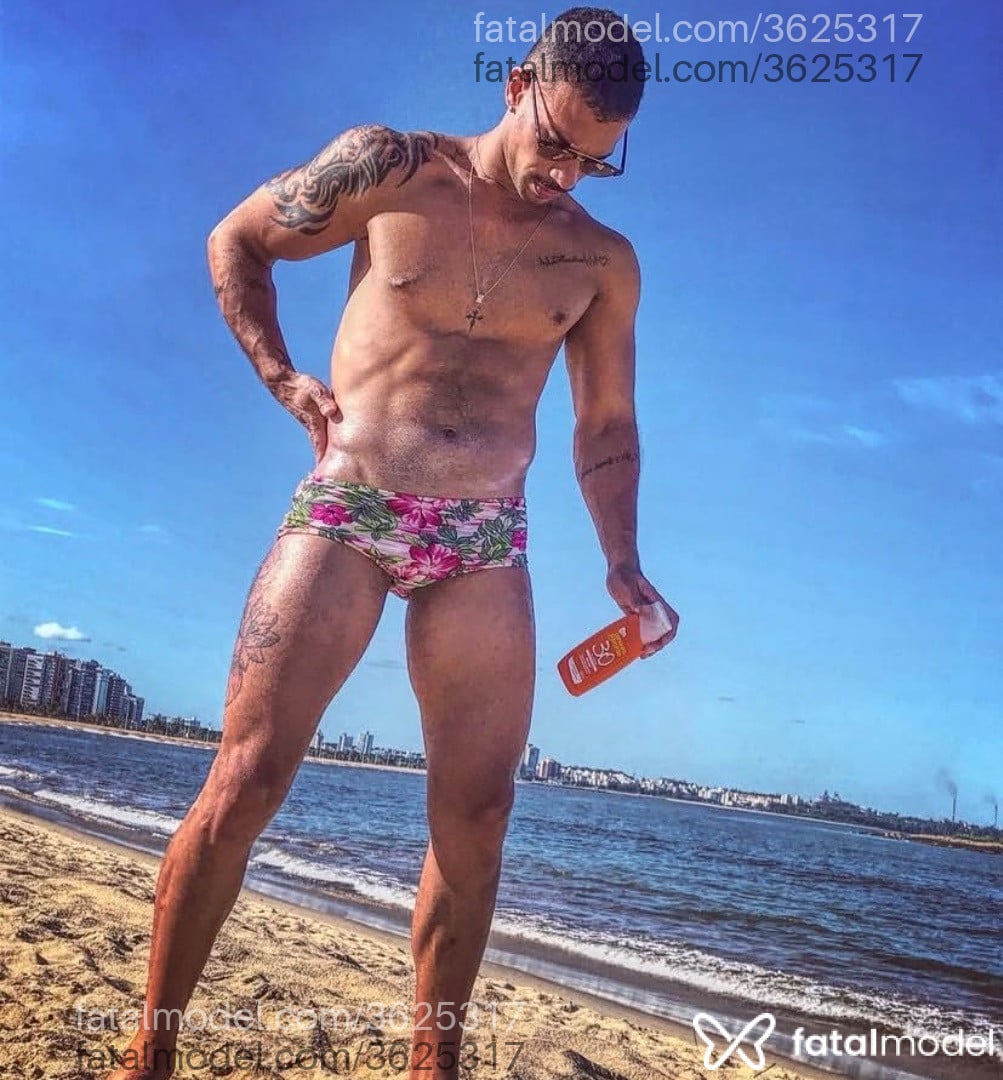 Acompanhante homem morena (o) de olhos castanhos - Tatuadosfdo