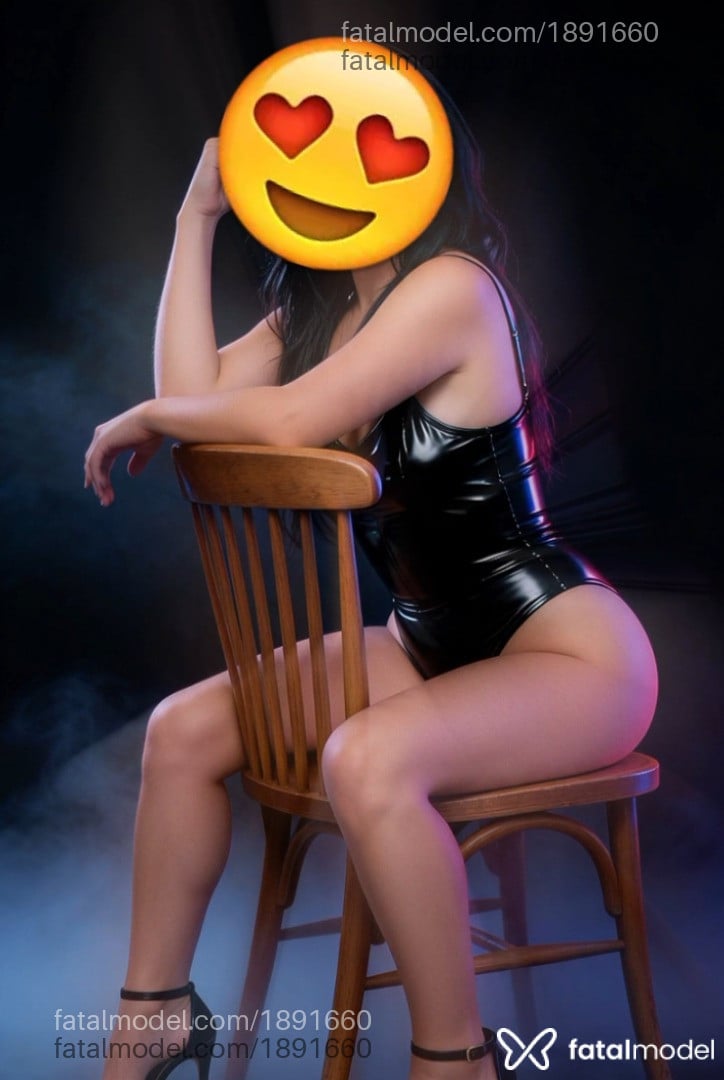 Acompanhante mulher morena (o) de olhos pretos - Taty