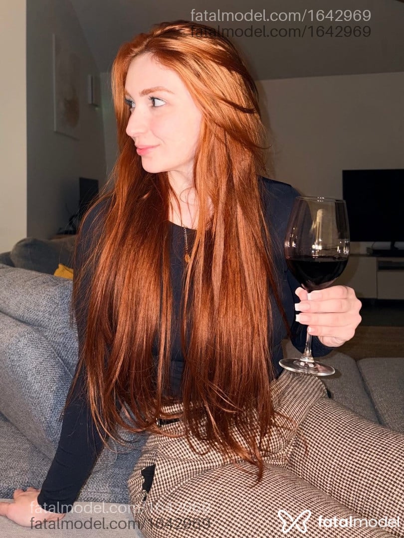 Acompanhante mulher ruiva (o) de olhos mel - Ana