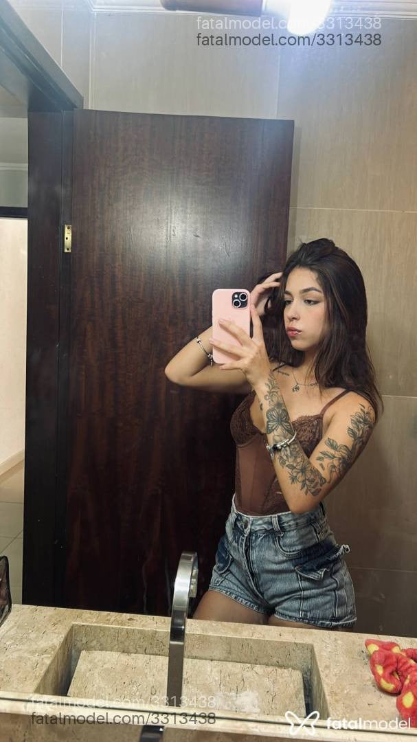 Acompanhante mulher morena (o) de olhos mel - Polly