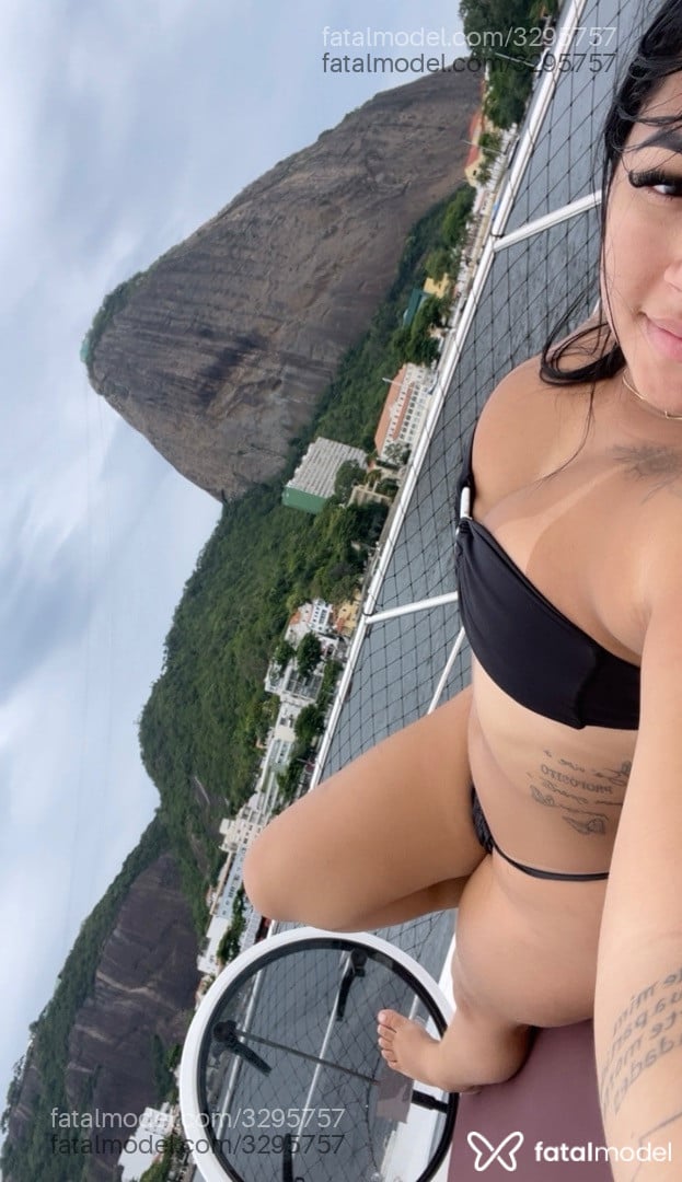Acompanhante mulher morena (o) de olhos castanhos - Mel