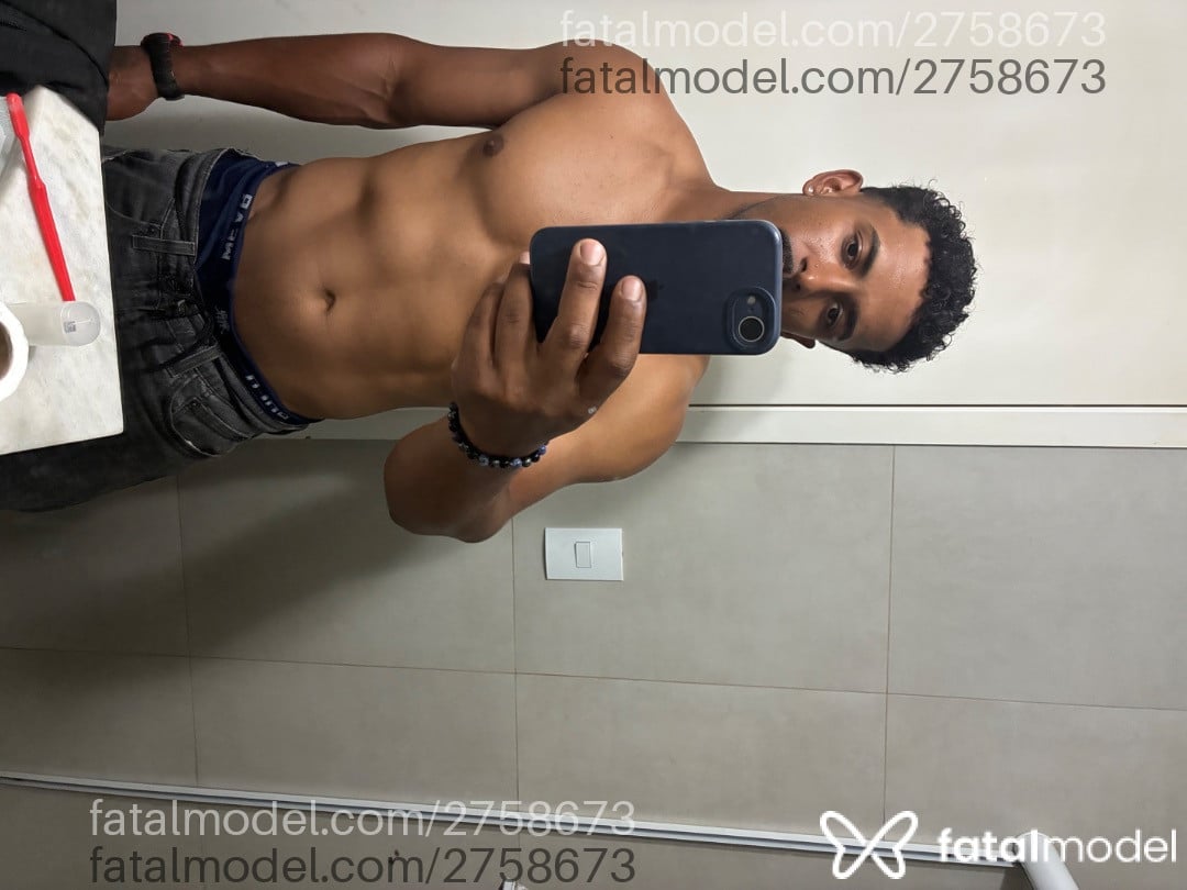 Acompanhante homem com cabelo castanho de olhos castanhos - Henrique mineiro