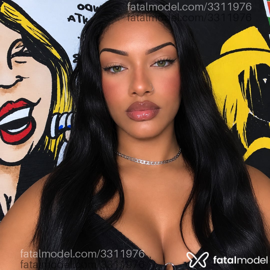 Acompanhante mulher trans morena (o) de olhos castanhos - Bia Silva
