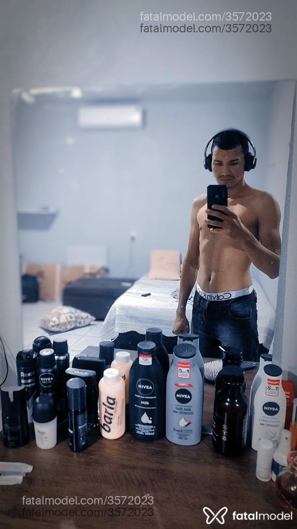 Acompanhante homem morena (o) de olhos castanhos - Magnata