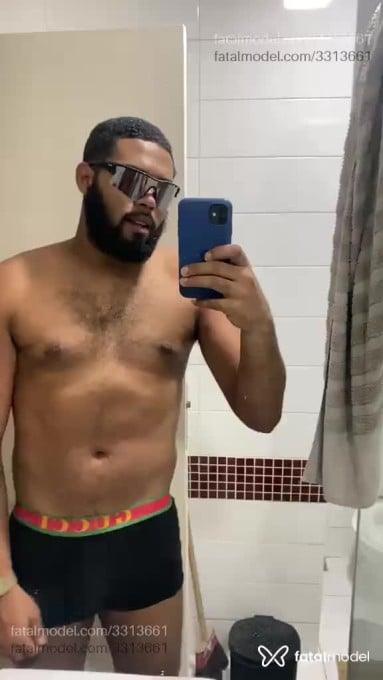 Acompanhante homem morena (o) de olhos castanhos em Rio de Janeiro - Magno