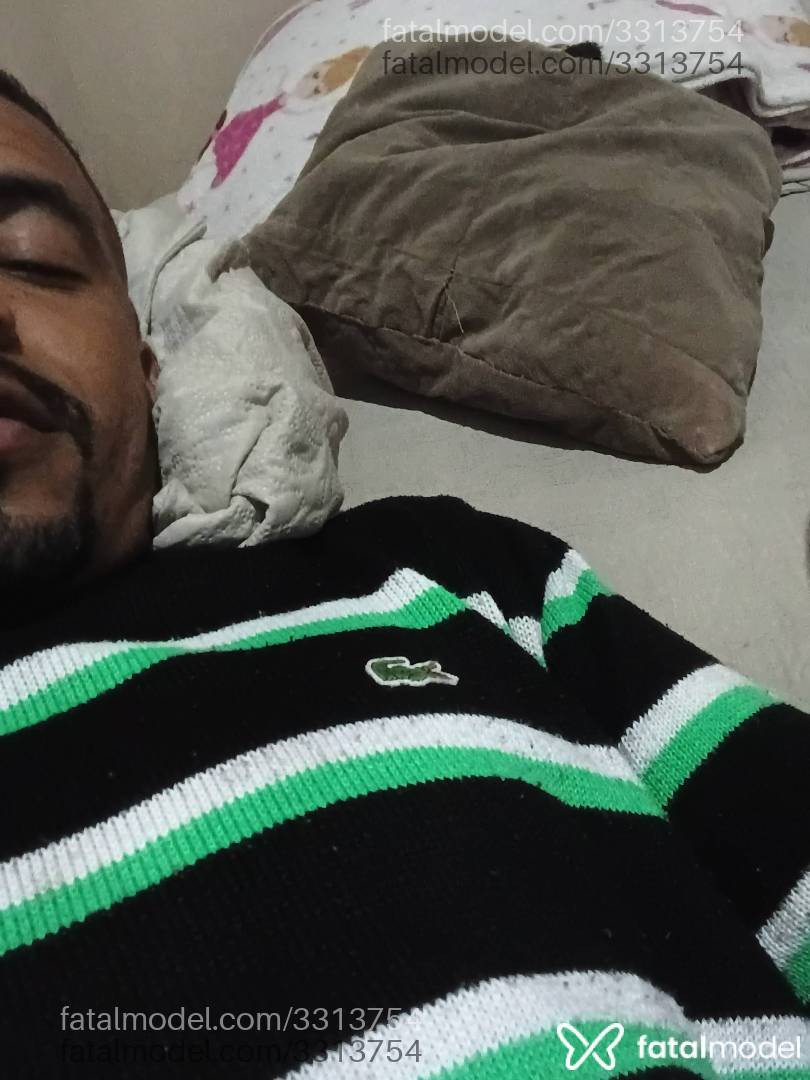 Acompanhante homem morena (o) de olhos cinza - Danadinho Acompanhante homem morena (o) de olhos cinza - Danadinho