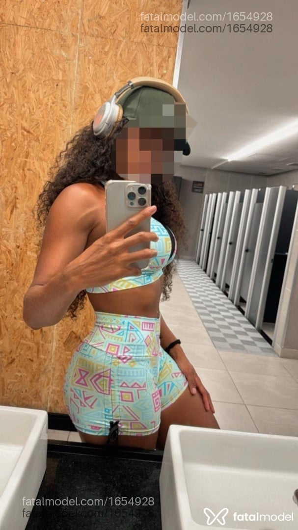Acompanhante mulher com cabelo castanho de olhos castanhos - Rafaella