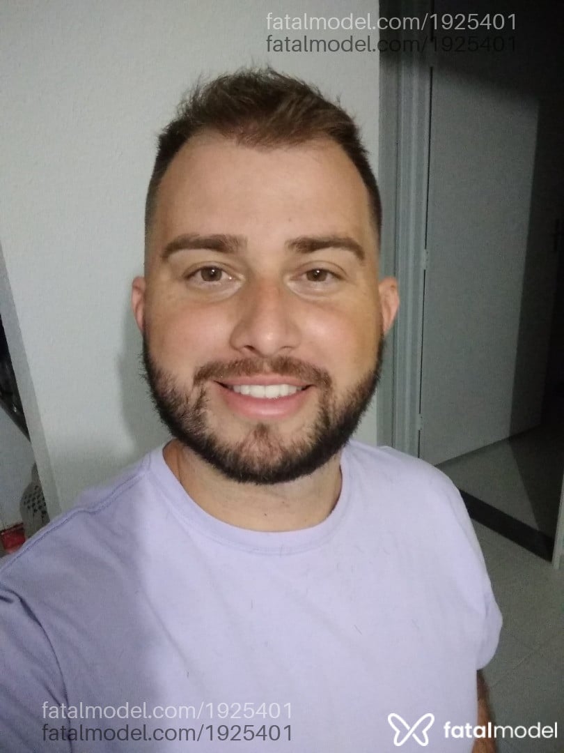 Acompanhante homem com cabelo castanho de olhos castanhos - Ricky