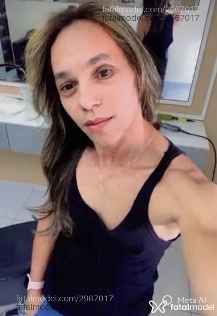 Acompanhante mulher trans loira (o) de olhos castanhos - Freyjarufino
