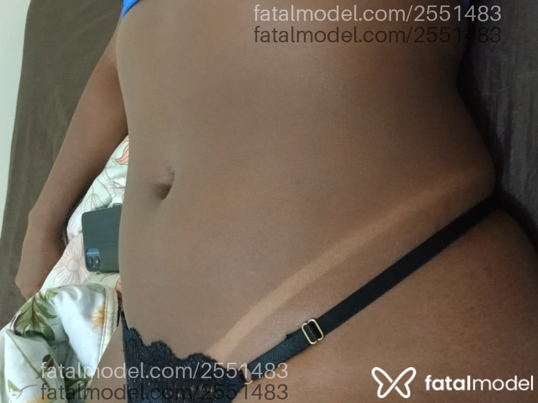 Acompanhante mulher morena (o) de olhos pretos - Paula