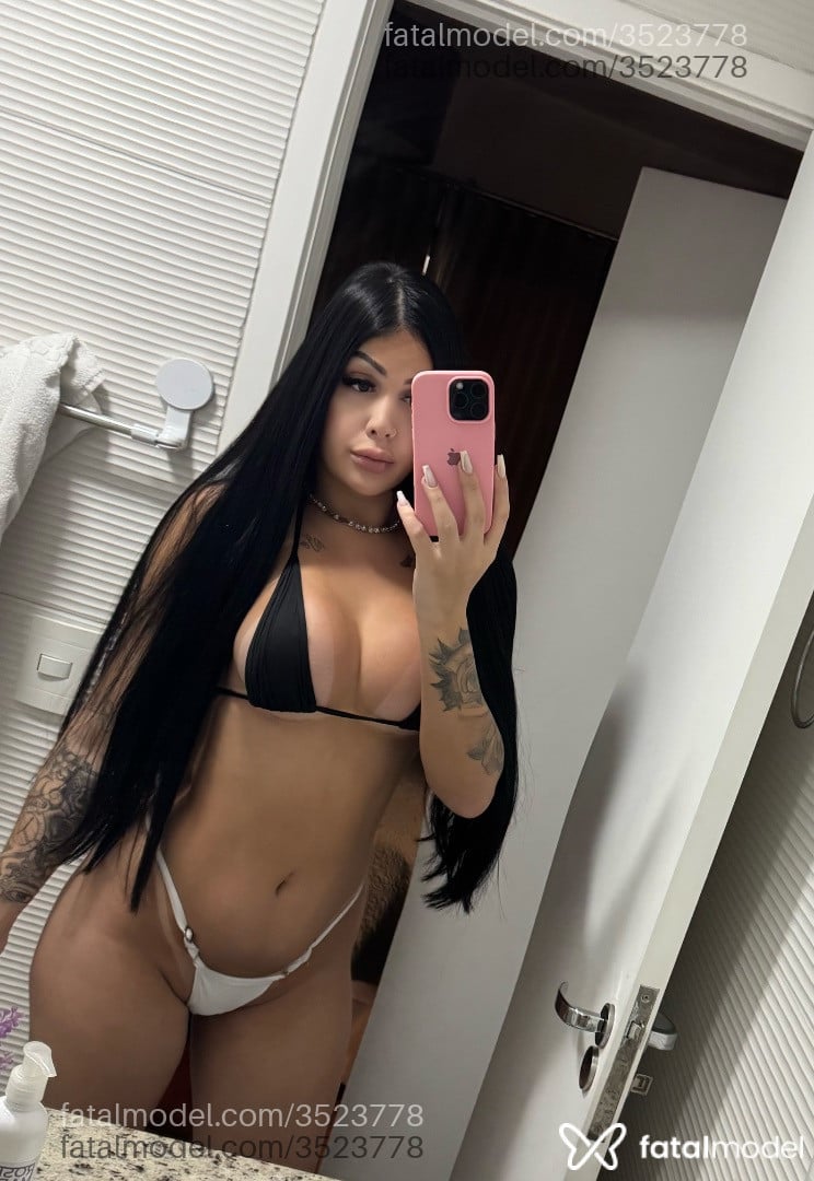 Acompanhante mulher trans morena (o) de olhos castanhos - Júlia Matias