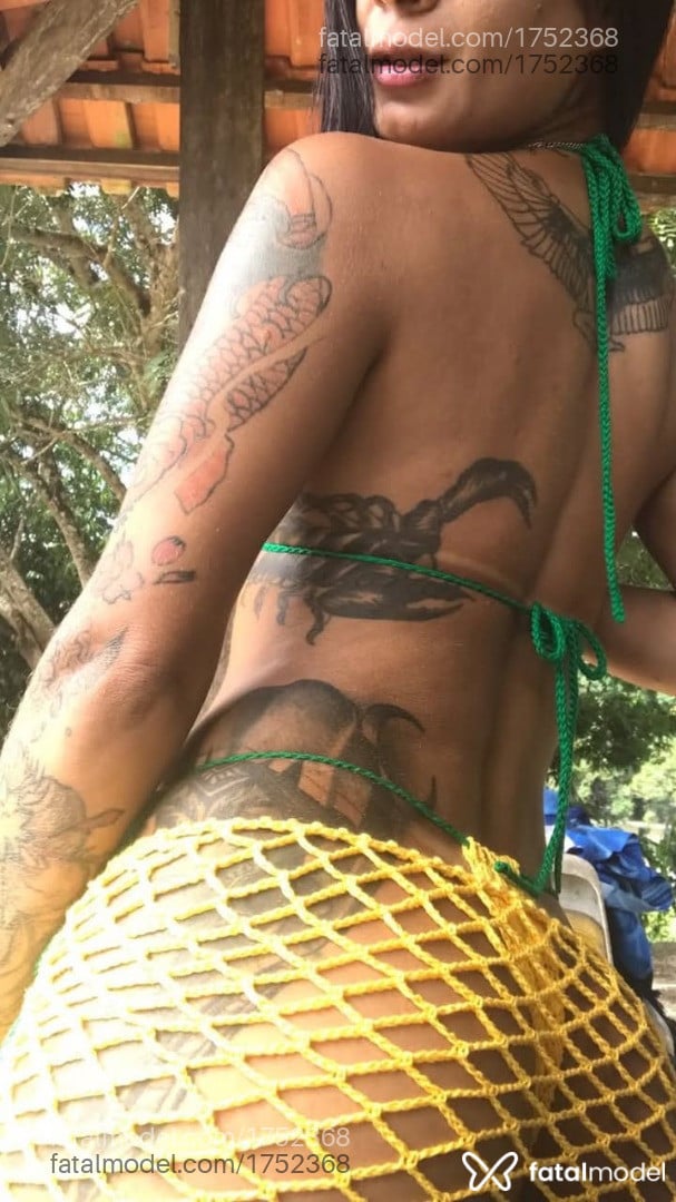 Acompanhante mulher morena (o) de olhos castanhos - Garota vip