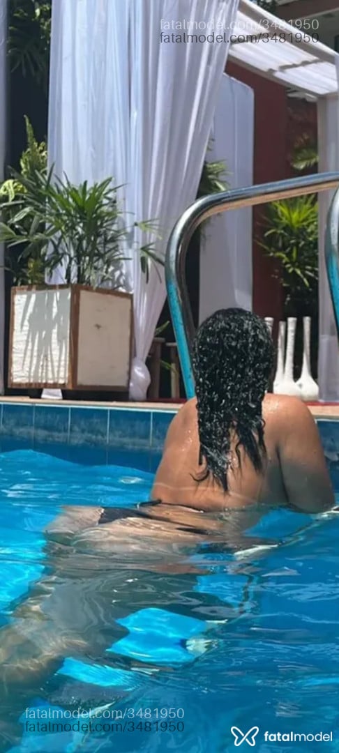 Acompanhante mulher morena (o) de olhos verdes - Soll