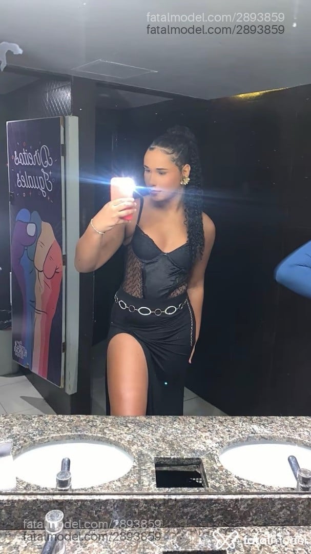 Acompanhante mulher trans morena (o) de olhos castanhos - Luiza Carla