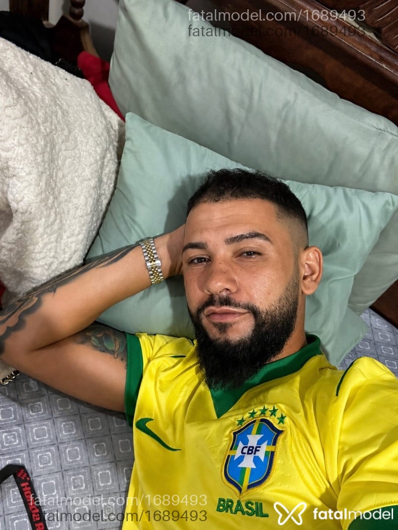 Acompanhante homem com cabelo castanho de olhos castanhos - Kairom Henrique