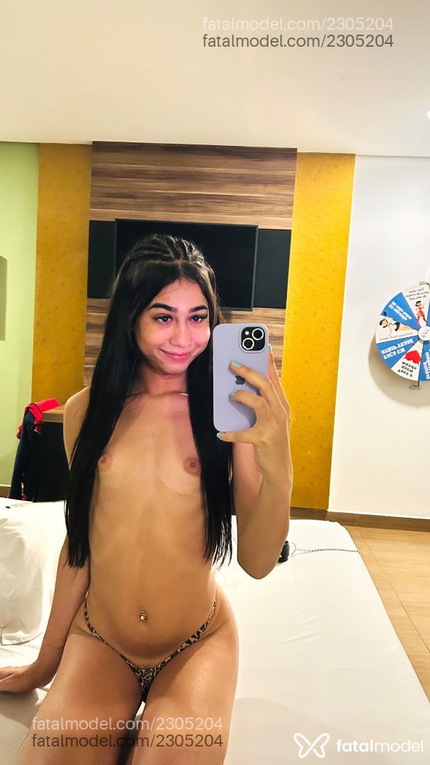 Acompanhante mulher trans morena (o) de olhos castanhos - Camilla