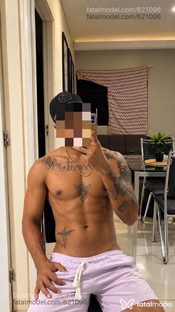 Acompanhante homem com cabelo castanho de olhos castanhos - João Lucass