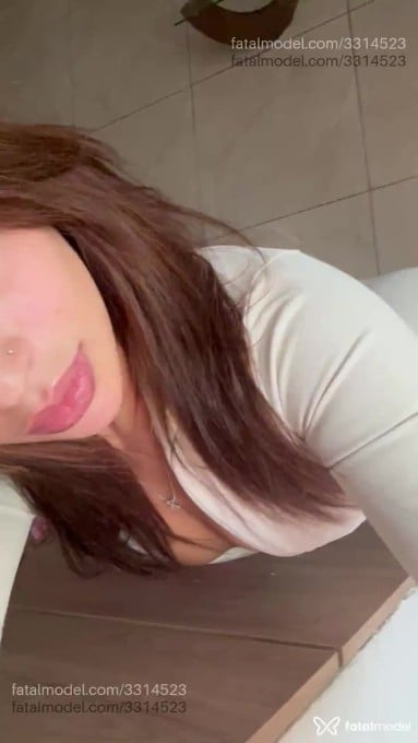Acompanhante mulher com cabelo castanho de olhos castanhos em São Paulo - Kemily