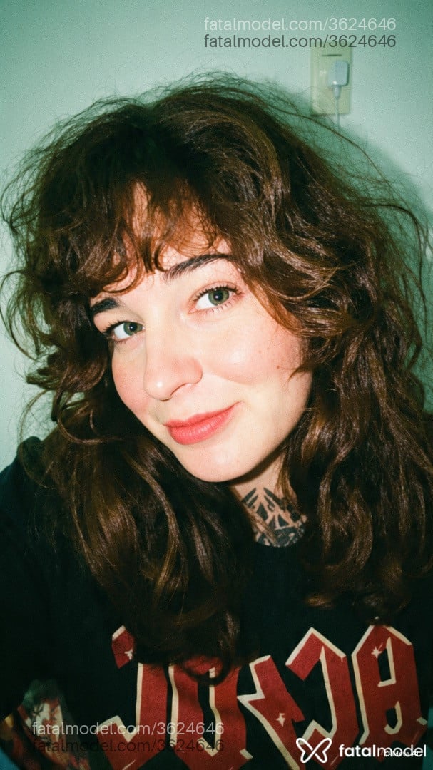 Acompanhante mulher loira (o) de olhos verdes - Jade Falaska