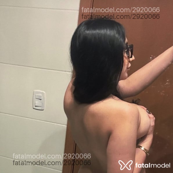 Acompanhante mulher com cabelo castanho de olhos castanhos - Zahra